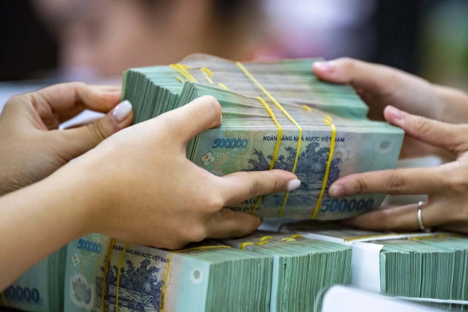 Điểm tin ngân hàng ngày 9/8: Khách hàng gửi hơn 14 triệu tỷ đồng vào ngân hàng