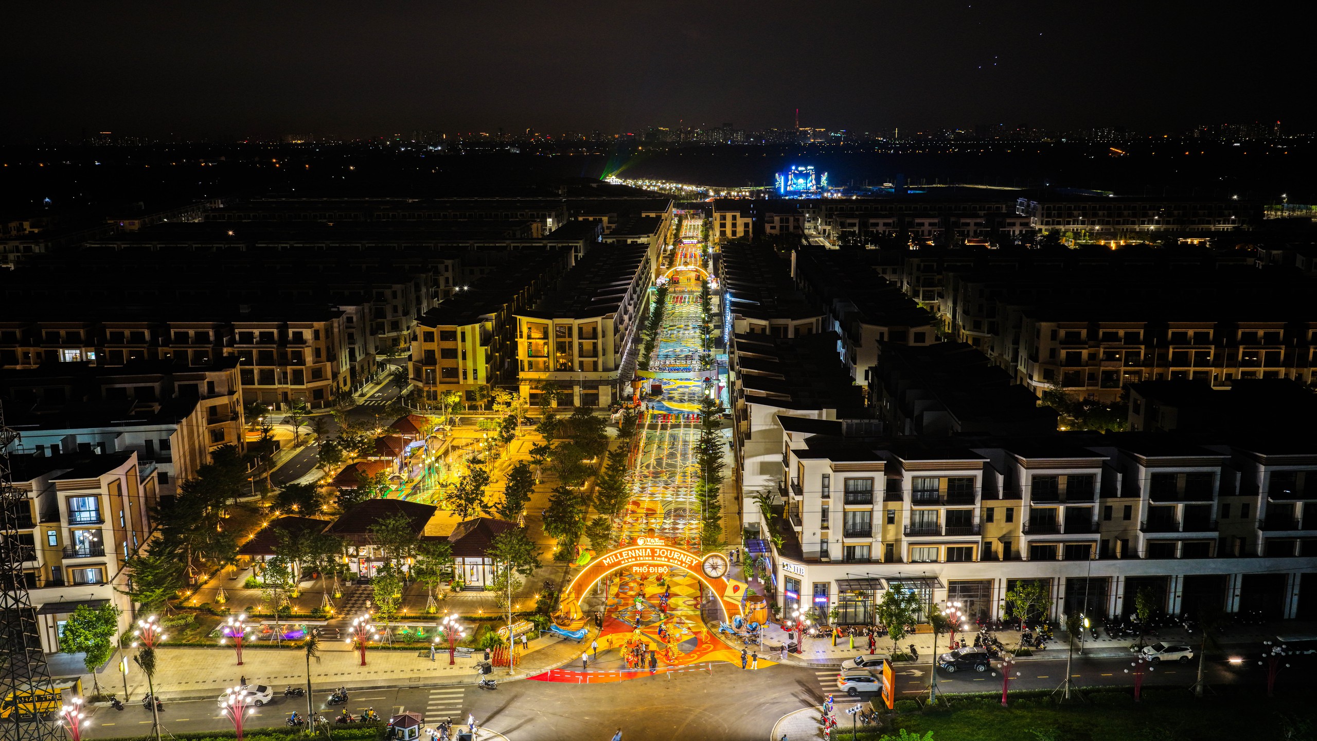 Thành phố Thiên niên kỷ T&amp;T City Millennia bừng sáng trước đại nhạc hội- Ảnh 1.