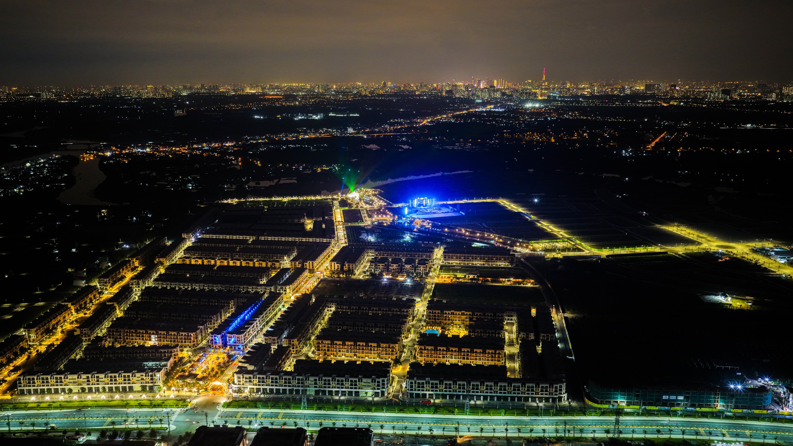 Thành phố Thiên niên kỷ T&amp;T City Millennia bừng sáng trước đại nhạc hội- Ảnh 2.