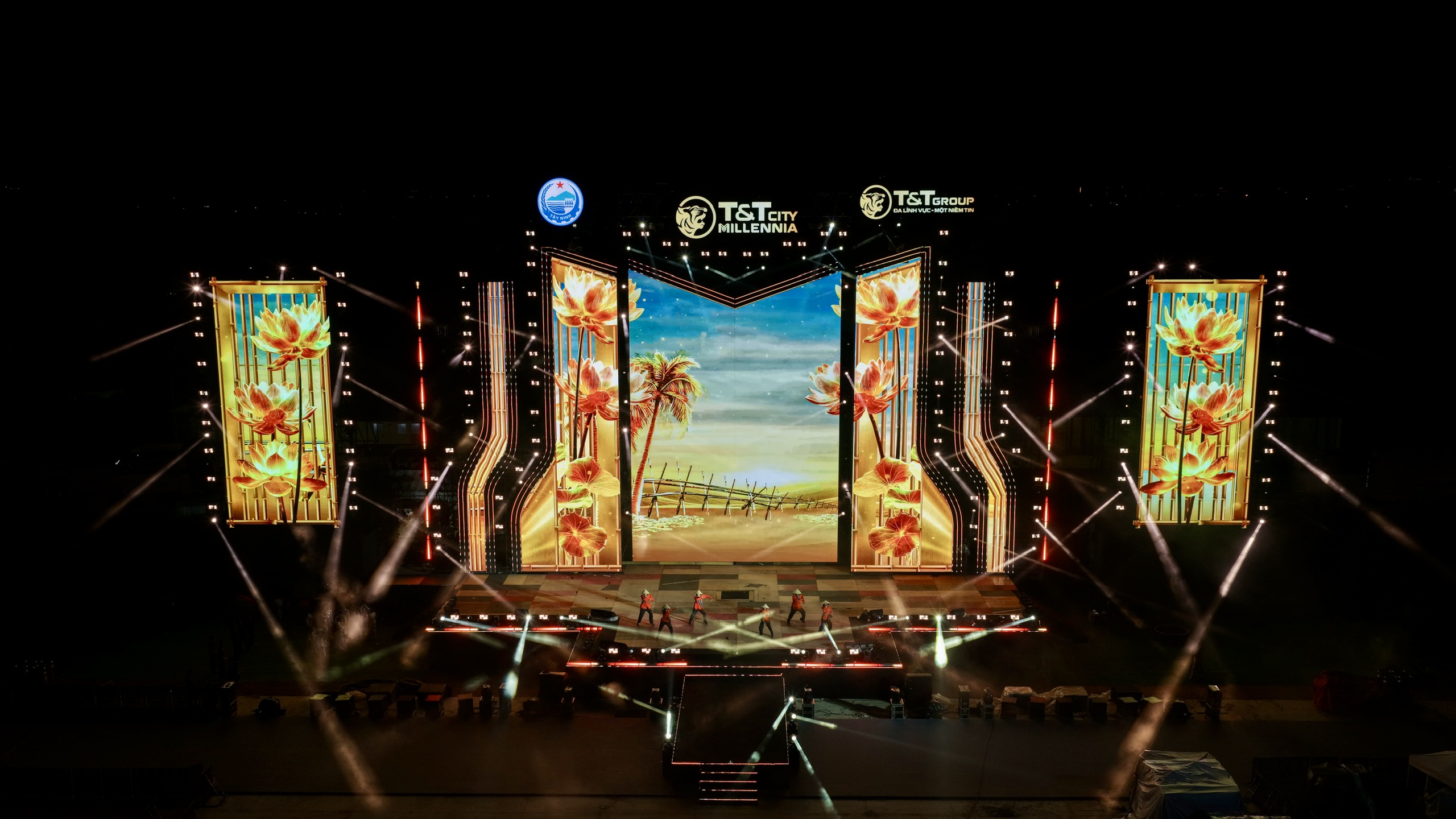 Thành phố Thiên niên kỷ T&amp;T City Millennia bừng sáng trước đại nhạc hội- Ảnh 7.