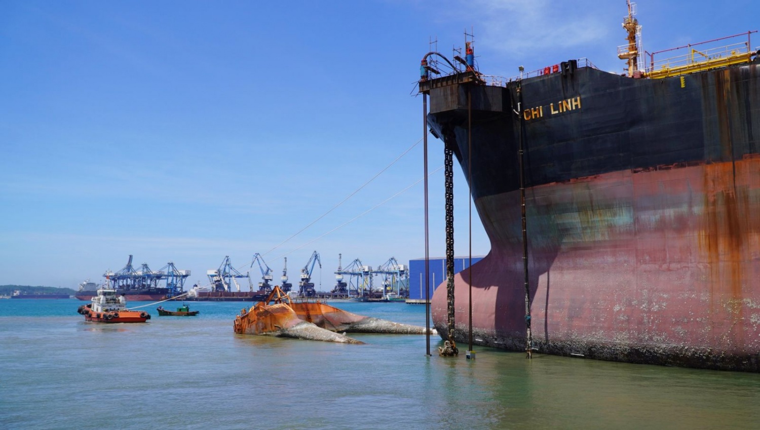 Phần nhô lên của Monobuoy kết hợp với đường ống dẫn dầu là một trong những hạng mục sẽ được PVSM tập trung, chú trọng thực hiện trong đợt bảo dưỡng lần này.