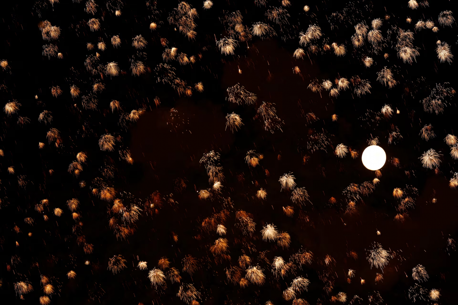 Vẻ đẹp huyền ảo của siêu trăng ‘cá tầm’  trên toàn thế giới Vẻ đẹp huyền ảo của siêu trăng ‘cá tầm’  trên toàn thế giới