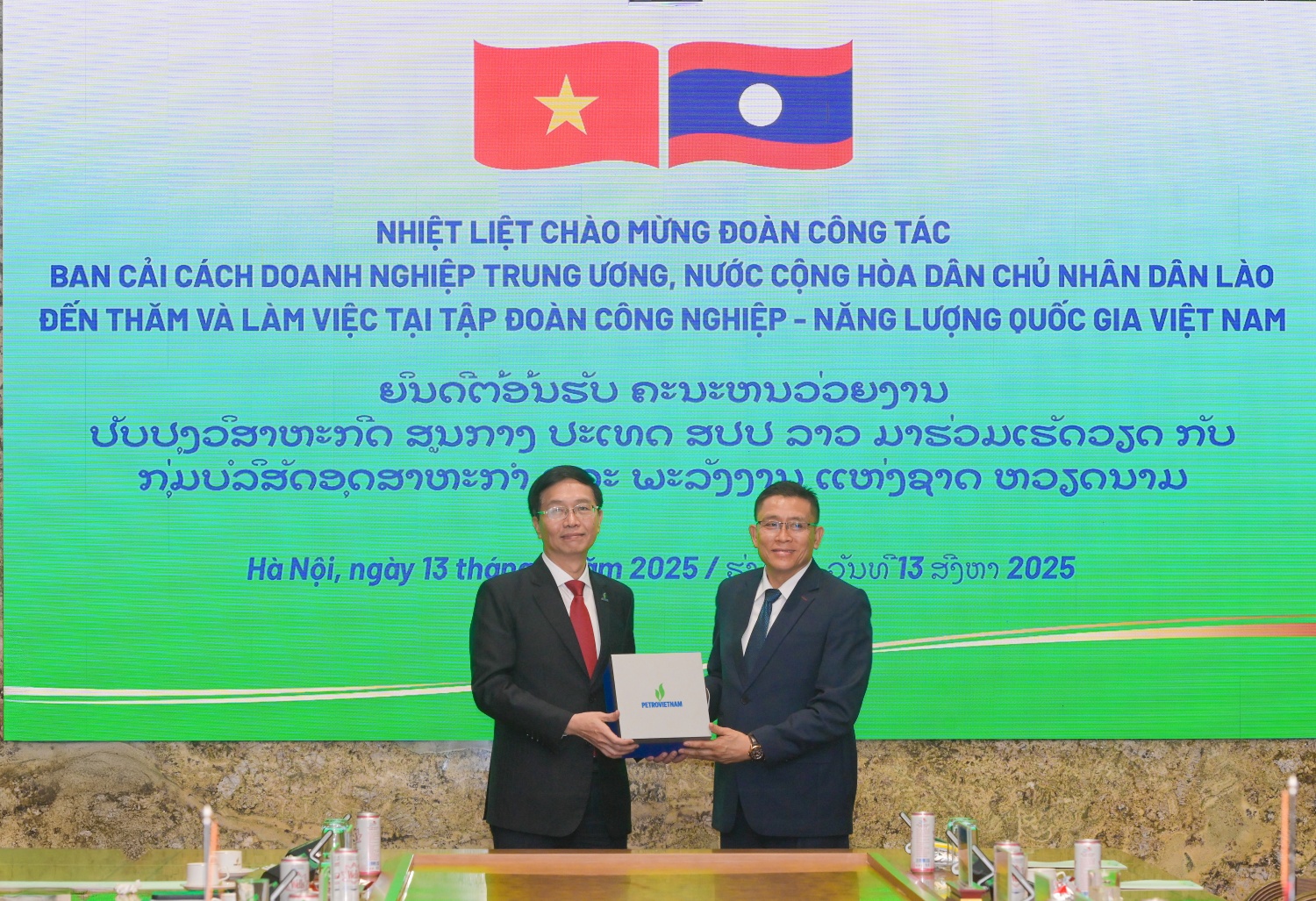 Petrovietnam đón Đoàn công tác Ban cải cách Doanh nghiệp Trung ương Lào đến thăm và làm việc
