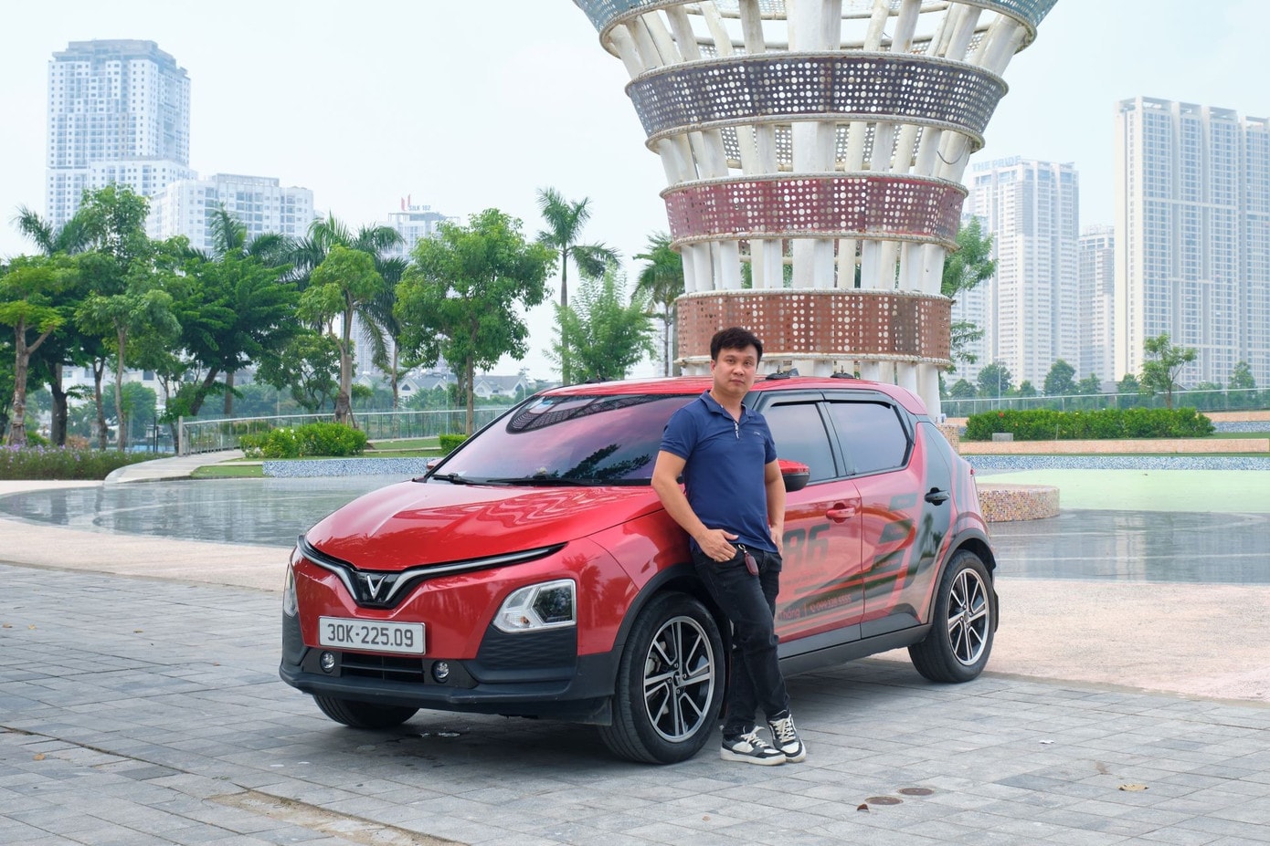 Anh Đinh Công Thắng là khách hàng tiên phong của VinFast VF 5, đặt cọc vào cuối năm 2022 và nhận xe vào tháng 6/2023. 1-823.jpg