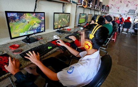 Báo động trẻ nghiện game và mạng xã hội