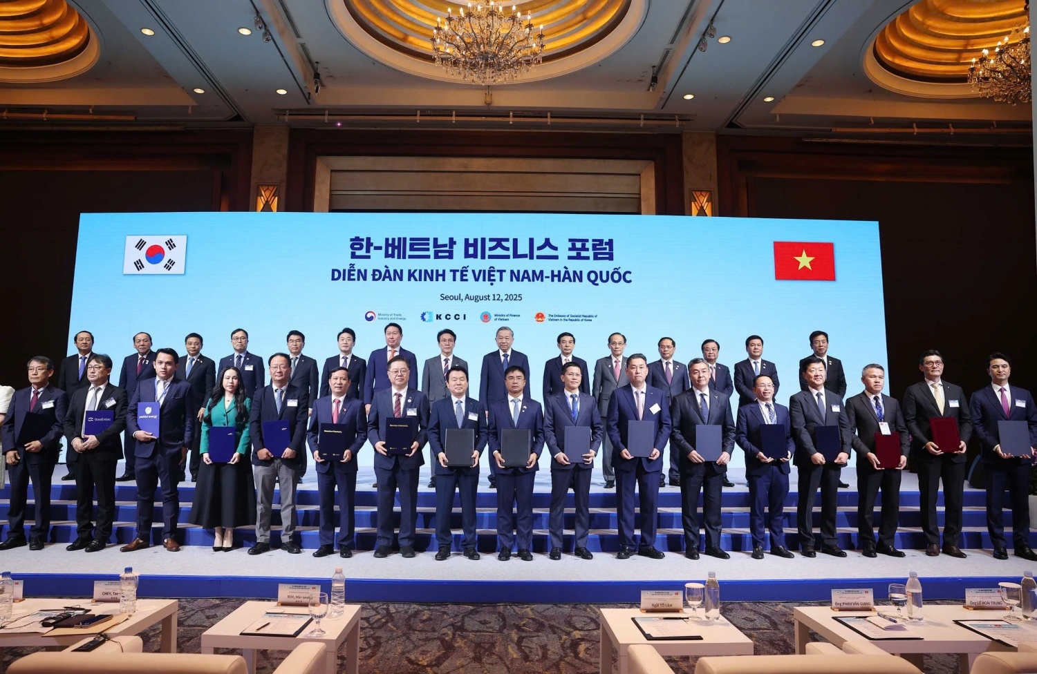  Petrovietnam trao thoả thuận hợp tác với Công ty SK Innovation và Công ty LS ECO ENERGY