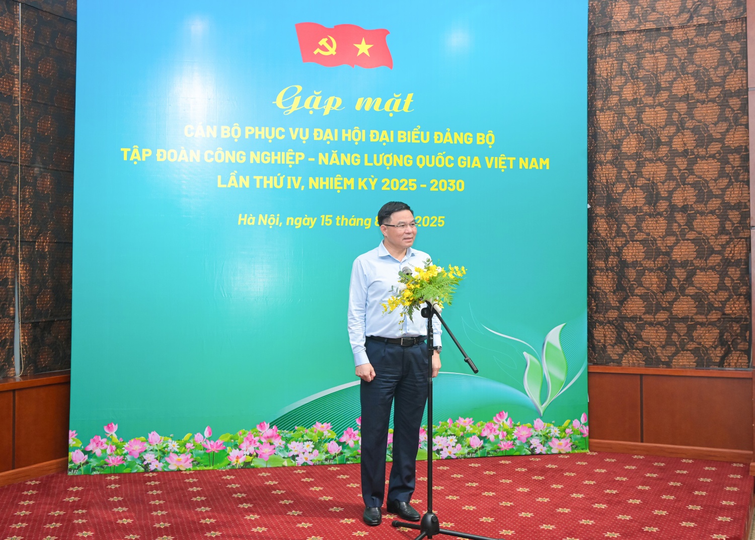 Khen thưởng các tập thể xuất sắc trong công tác tổ chức Đại hội Đảng bộ Petrovietnam lần thứ IV, nhiệm kỳ 2025-2030