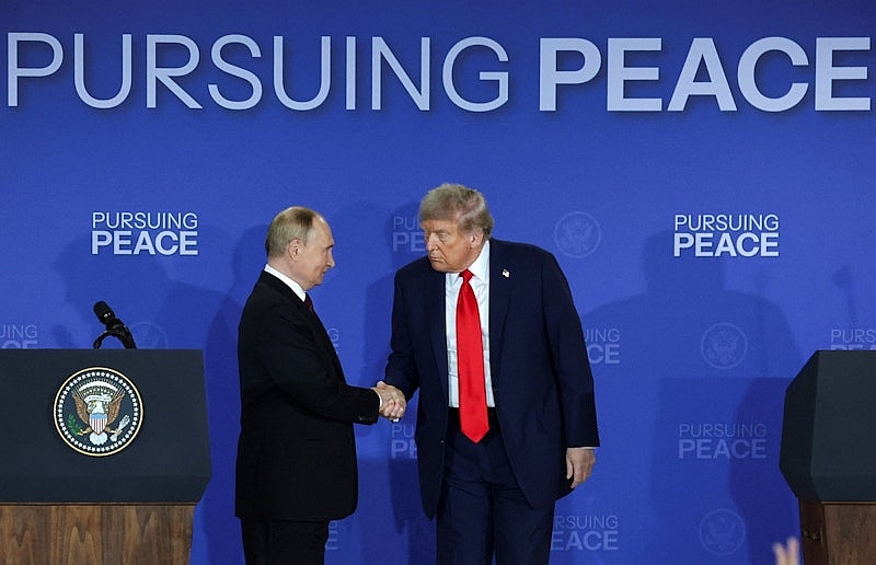 Tổng thống Nga Vladimir Putin và Tổng thống Mỹ Donald Trump tại hội nghị thượng đỉnh Tổng thống Nga Vladimir Putin và Tổng thống Mỹ Donald Trump tại hội nghị thượng đỉnh