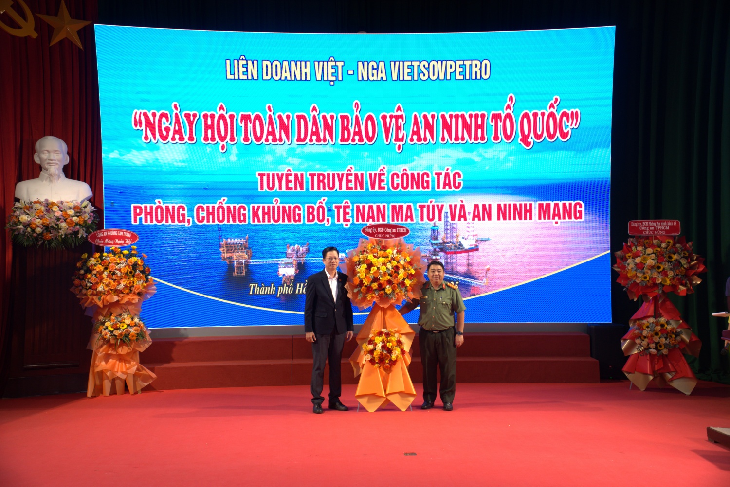 “Ngày hội toàn dân bảo vệ an ninh Tổ quốc” tại Vietsovpetro