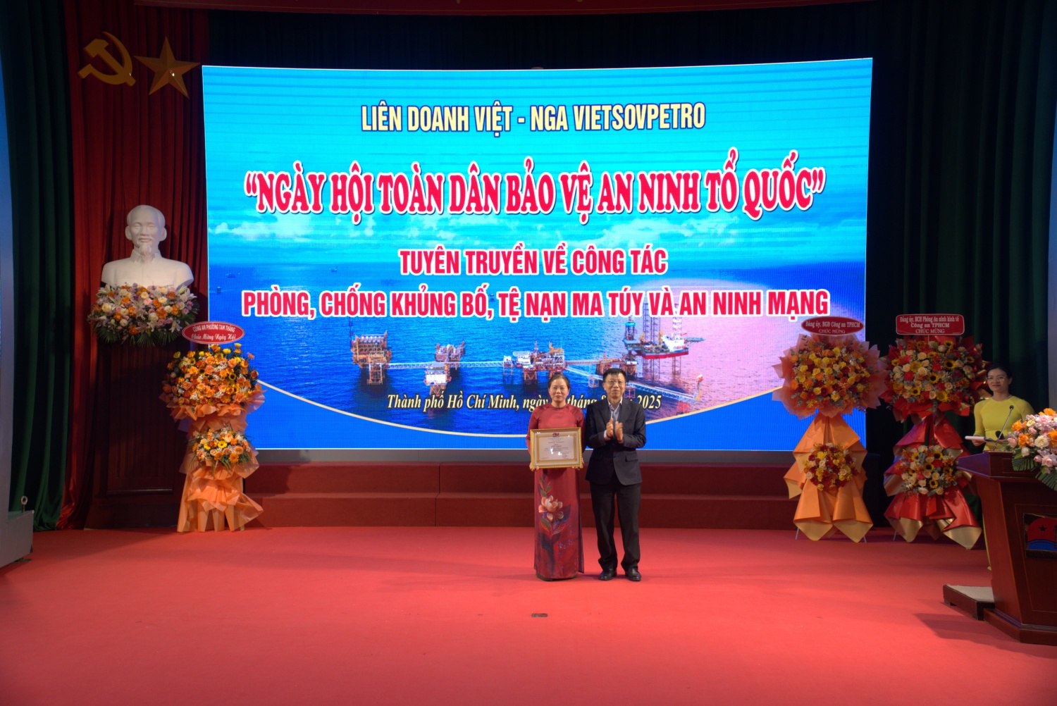 “Ngày hội toàn dân bảo vệ an ninh Tổ quốc” tại Vietsovpetro