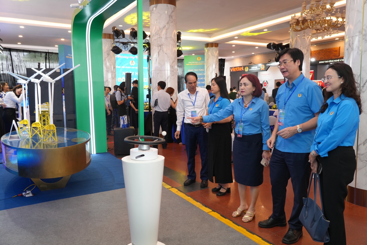 Thúc đẩy tiềm năng lao động sáng tạo là yếu tố then chốt đưa Petrovietnam phát triển Thúc đẩy tiềm năng lao động sáng tạo là yếu tố then chốt đưa Petrovietnam phát triển