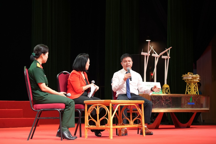 Anh Vũ Văn Hoan, Kỹ sư trưởng kết cấu công trình ngoài khơi, đại diện người lao động tiêu biểu PTSC/Petrovietnam chia sẻ tại diễn đàn  Thúc đẩy tiềm năng lao động sáng tạo - Yếu tố then chốt để Petrovietnam phát triển bền vững