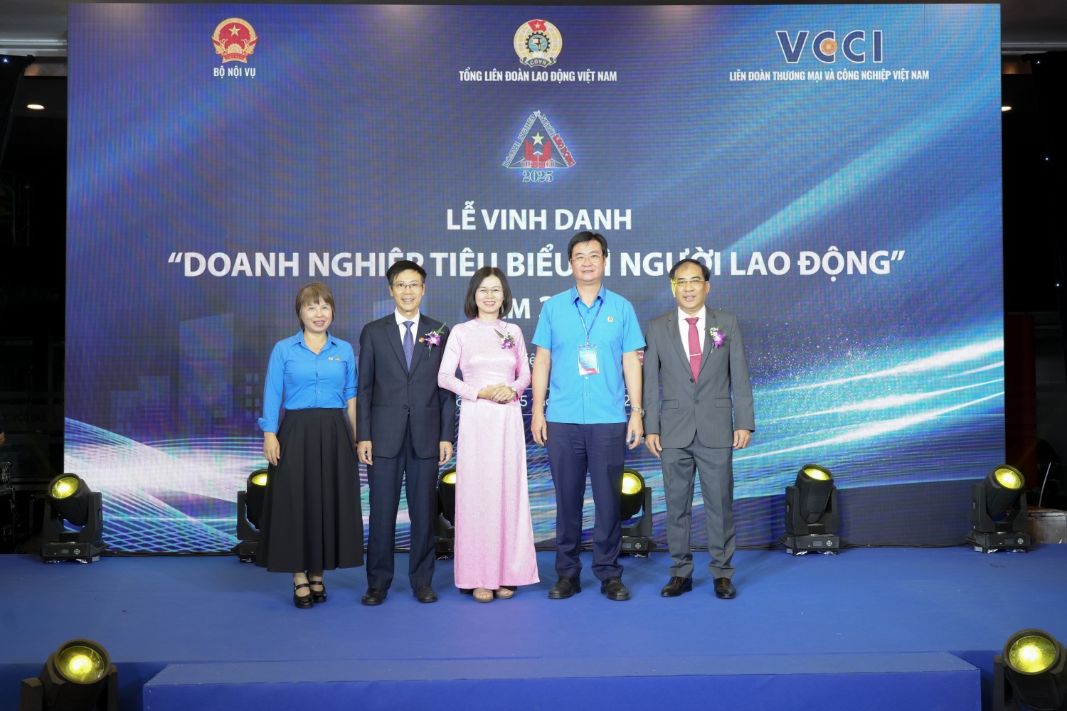3 đơn vị Petrovietnam được vinh danh “Doanh nghiệp tiêu biểu vì người lao động” năm 2025 3 đơn vị Petrovietnam được vinh danh “Doanh nghiệp tiêu biểu vì người lao động” năm 2025
