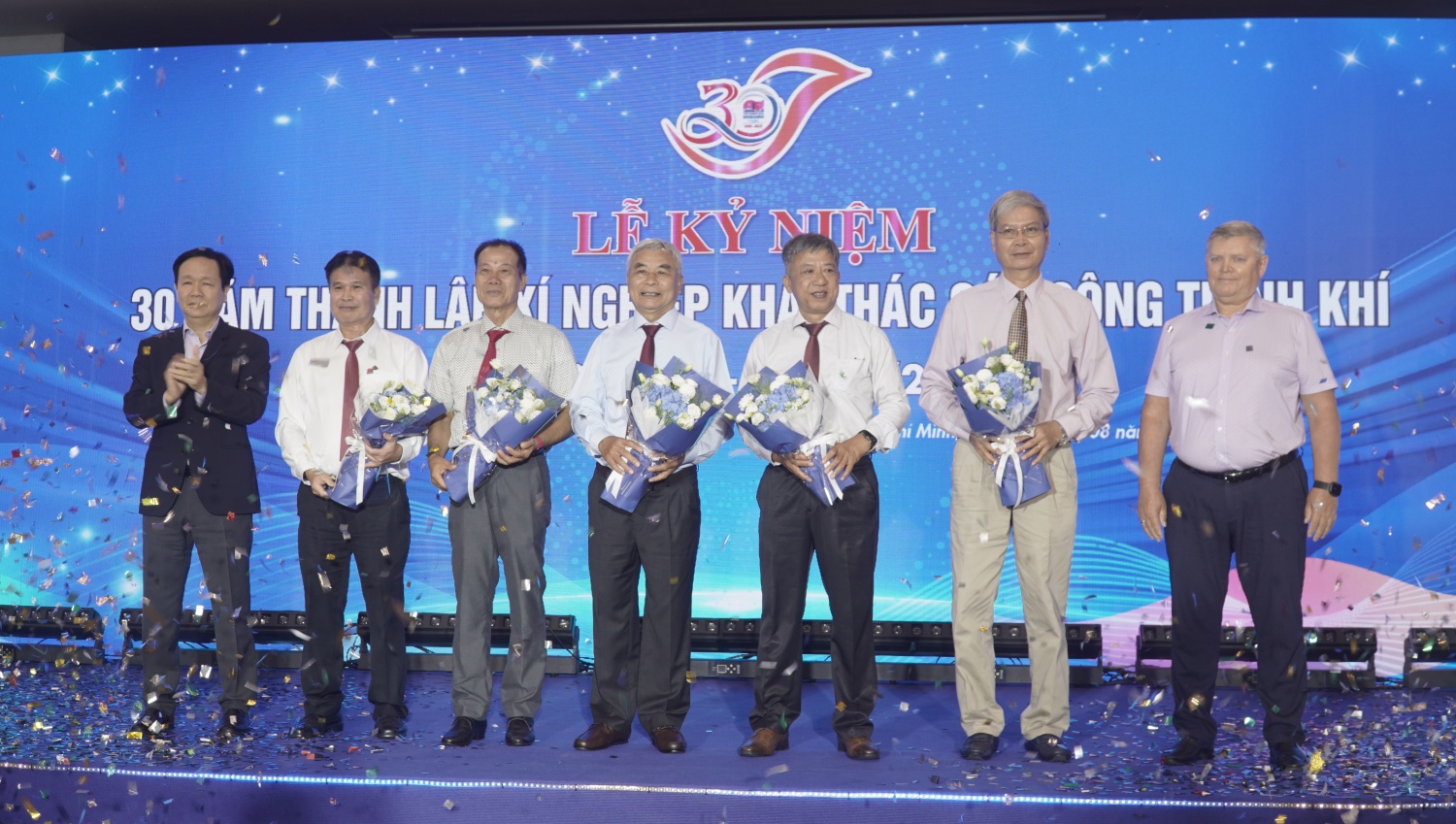 Xí nghiệp Khí Vietsovpetro: 30 năm đồng hành cùng dòng Khí “Vững bước tiên phong” Xí nghiệp Khí Vietsovpetro: 30 năm đồng hành cùng dòng Khí “Vững bước tiên phong”