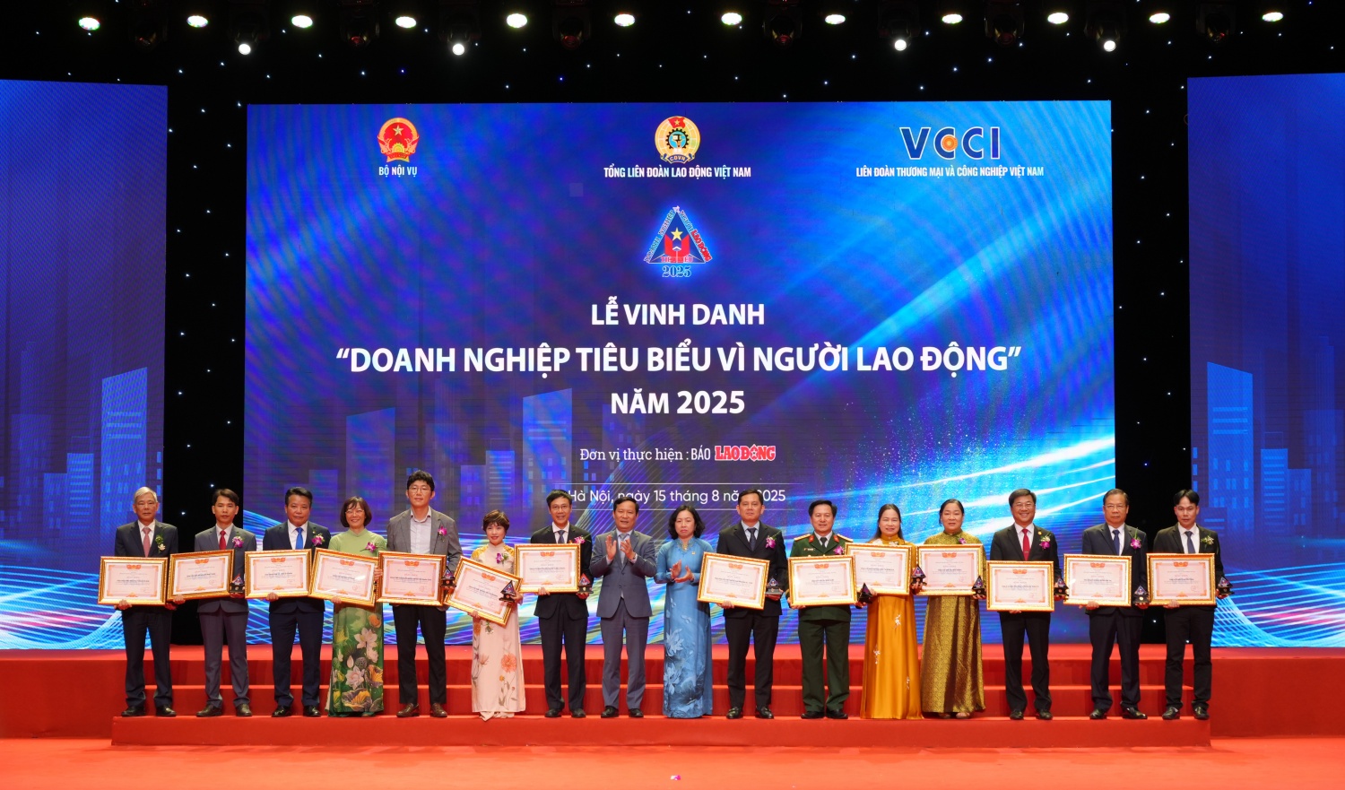 3 đơn vị Petrovietnam được vinh danh “Doanh nghiệp tiêu biểu vì người lao động” năm 2025 3 đơn vị Petrovietnam được vinh danh “Doanh nghiệp tiêu biểu vì người lao động” năm 2025