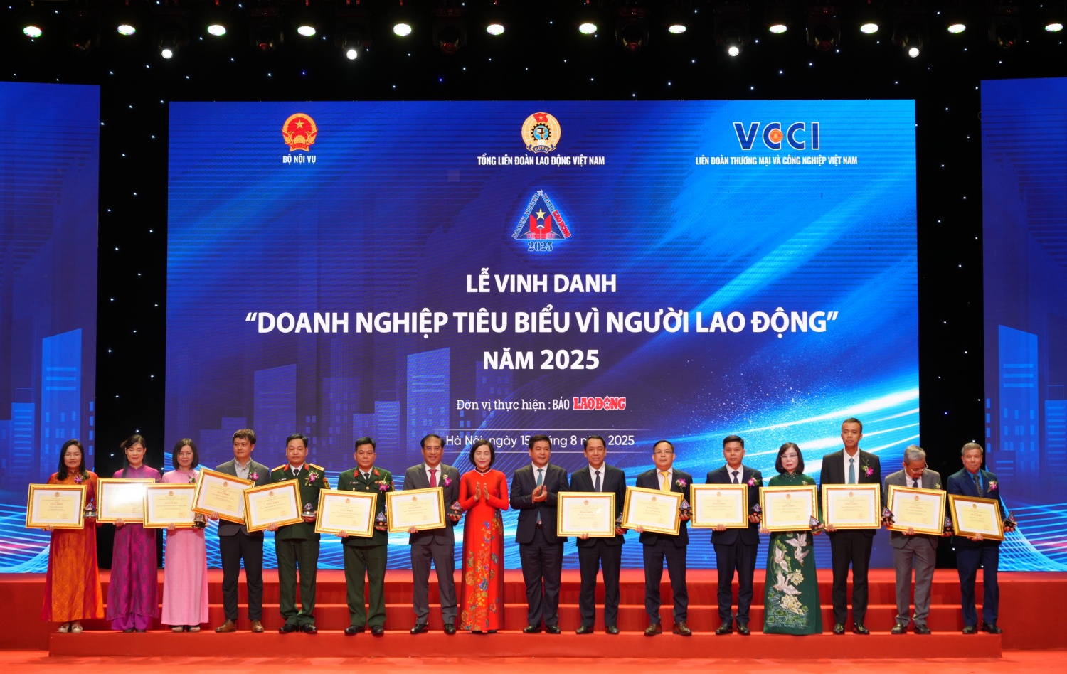 3 đơn vị Petrovietnam được vinh danh “Doanh nghiệp tiêu biểu vì người lao động” năm 2025 3 đơn vị Petrovietnam được vinh danh “Doanh nghiệp tiêu biểu vì người lao động” năm 2025