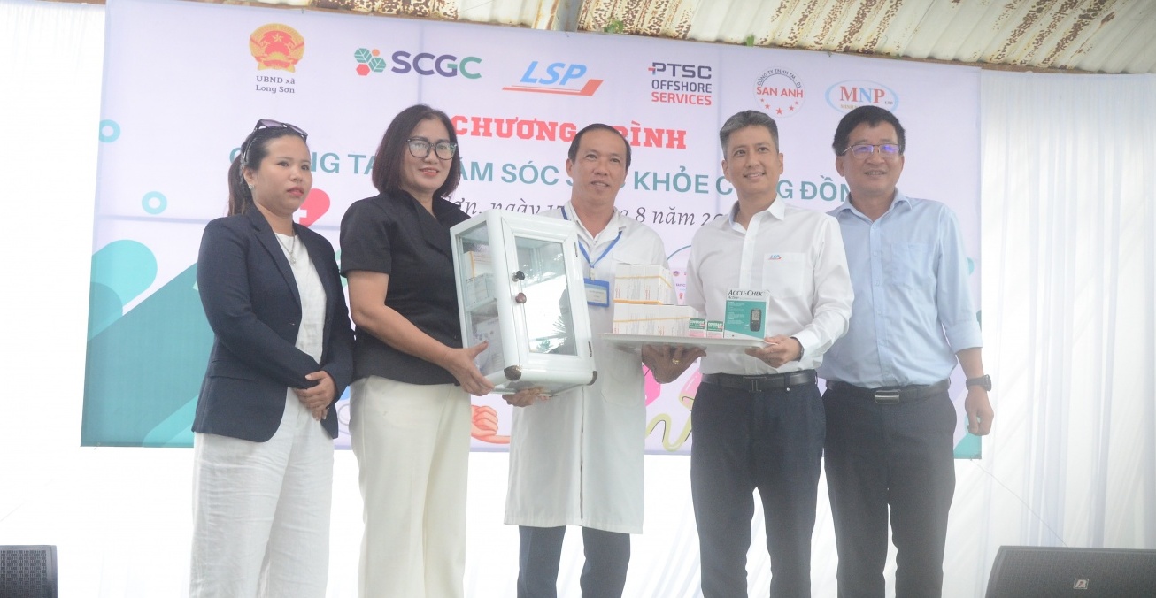 Khởi động chương trình “Chung tay chăm sóc sức khỏe cộng đồng” lần thứ 11 tại xã đảo Long Sơn