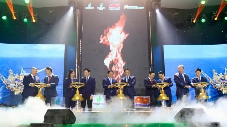 Lễ đón mừng dòng dầu đầu tiên từ dự án phát triển mỏ Kình Ngư Trắng - Kình Ngư Trắng Nam