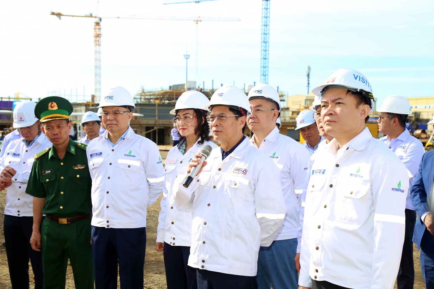 [Chùm ảnh] Phó Thủ tướng Bùi Thanh Sơn thăm và động viên người lao động PTSC