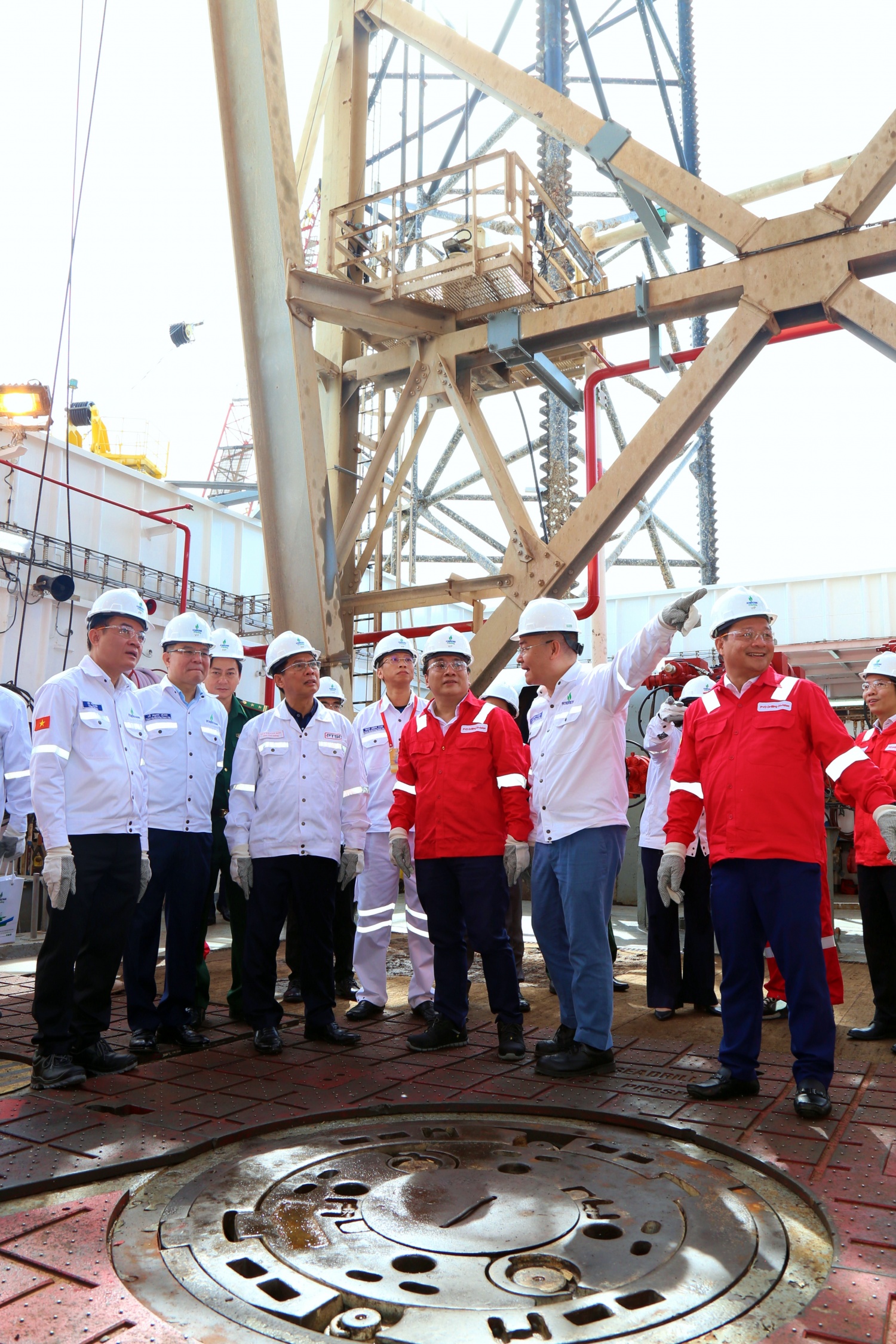 [E-Magazine] PV Drilling tổ chức Lễ đặt tên giàn khoan tự nâng PV DRILLING VIII