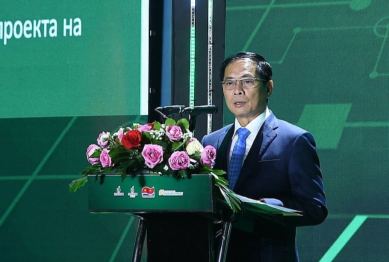 Vietsovpetro welcomes first oil flow from Kinh Ngu Trang field - Kinh Ngu Trang Nam