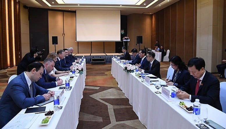 Vietsovpetro welcomes first oil flow from Kinh Ngu Trang field - Kinh Ngu Trang Nam
