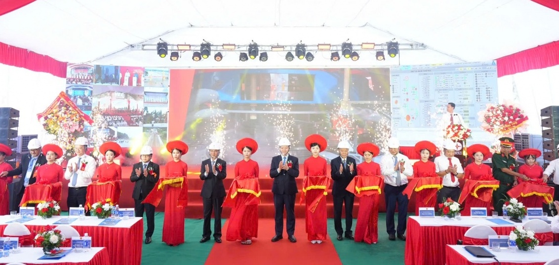 Chính thức hòa lưới điện Tổ máy số 1 Dự án Nhà máy thủy điện Hòa Bình mở rộng