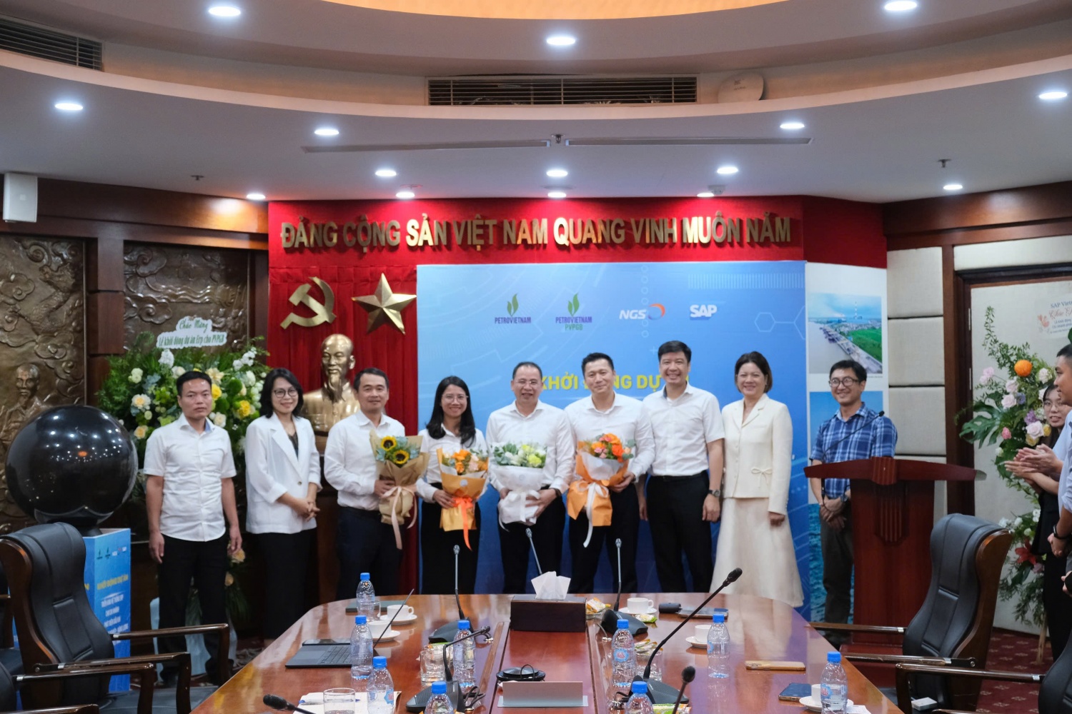 Các đại biểu tham dự chương trình