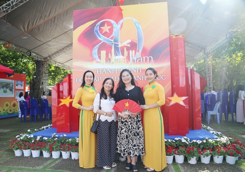 Triển lãm ảnh kỷ niệm 80 năm Cách mạng Tháng Tám và Quốc khánh 2/9: Hào hùng quá khứ, rực rỡ tương lai