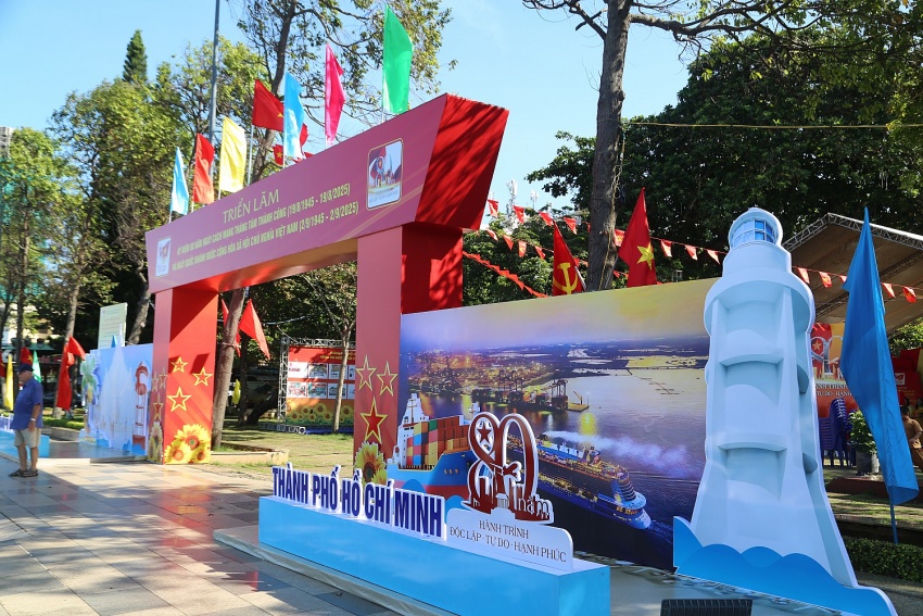 Triển lãm ảnh kỷ niệm 80 năm Cách mạng Tháng Tám và Quốc khánh 2/9: Hào hùng quá khứ, rực rỡ tương lai