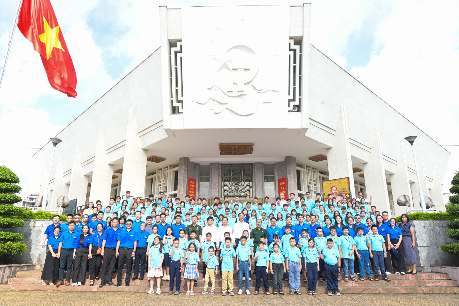 Petrovietnam tổ chức Lễ báo công dâng Bác, tuyên dương các học sinh đạt thành tích cao Petrovietnam tổ chức Lễ báo công dâng Bác, tuyên dương các học sinh đạt thành tích cao