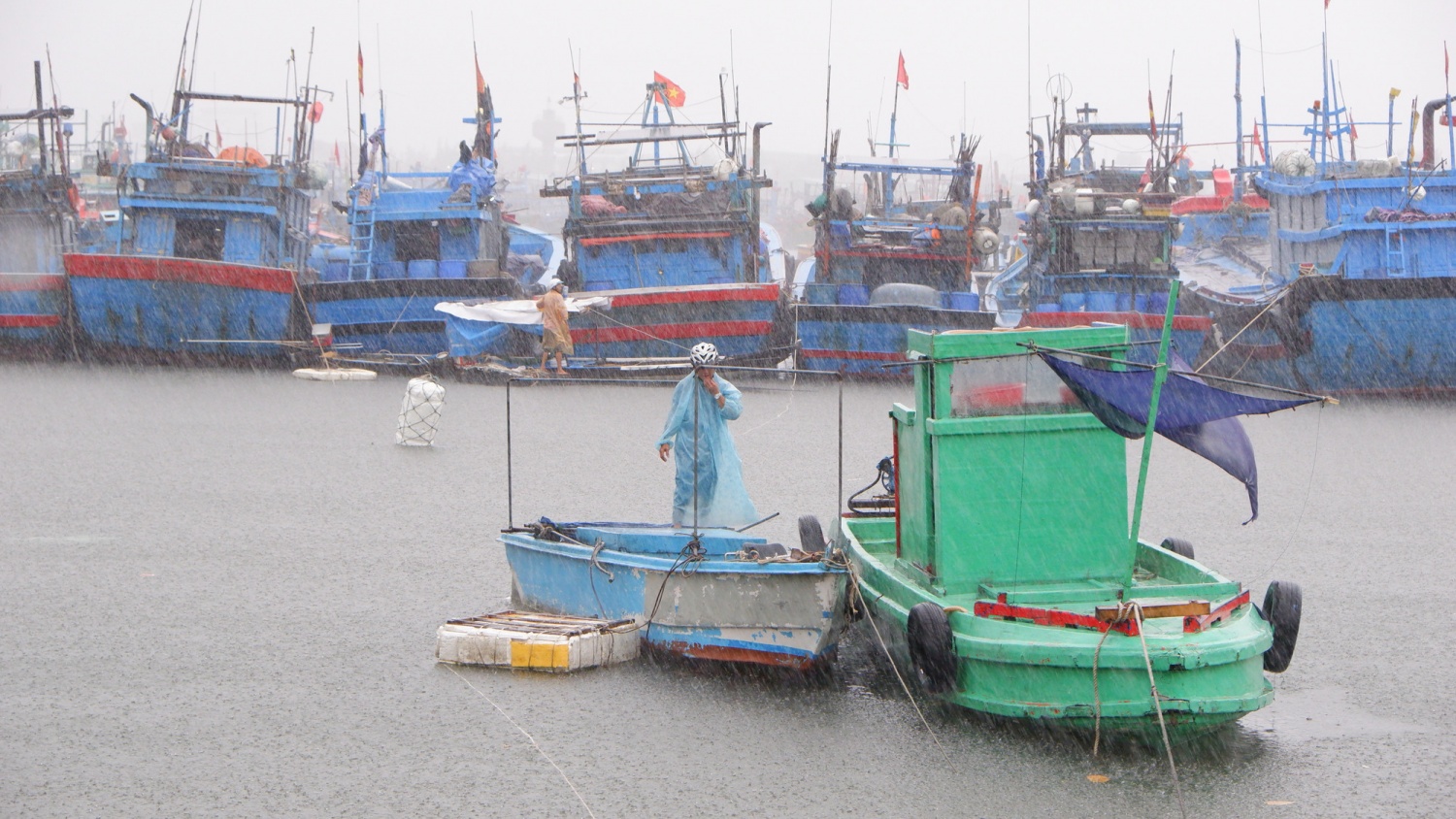 Thủ tướng yêu cầu tập trung cao độ ứng phó bão số 5