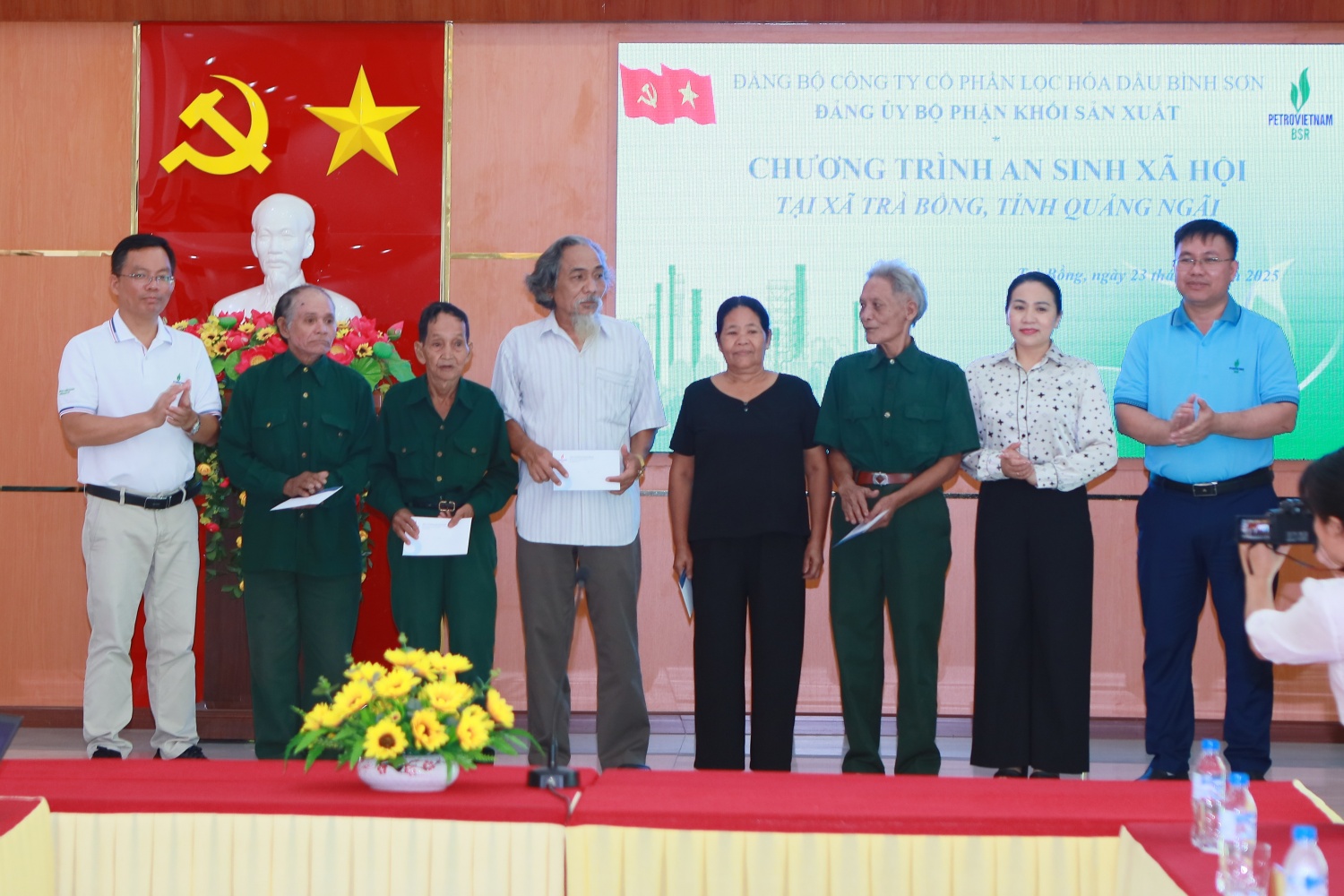 Đưa sinh hoạt chuyên đề gắn với thực tiễn, lan toả giá trị đạo đức cách mạng và phát huy giá trị nghĩa tình, trách nhiệm xã hội của “người thợ lọc dầu”