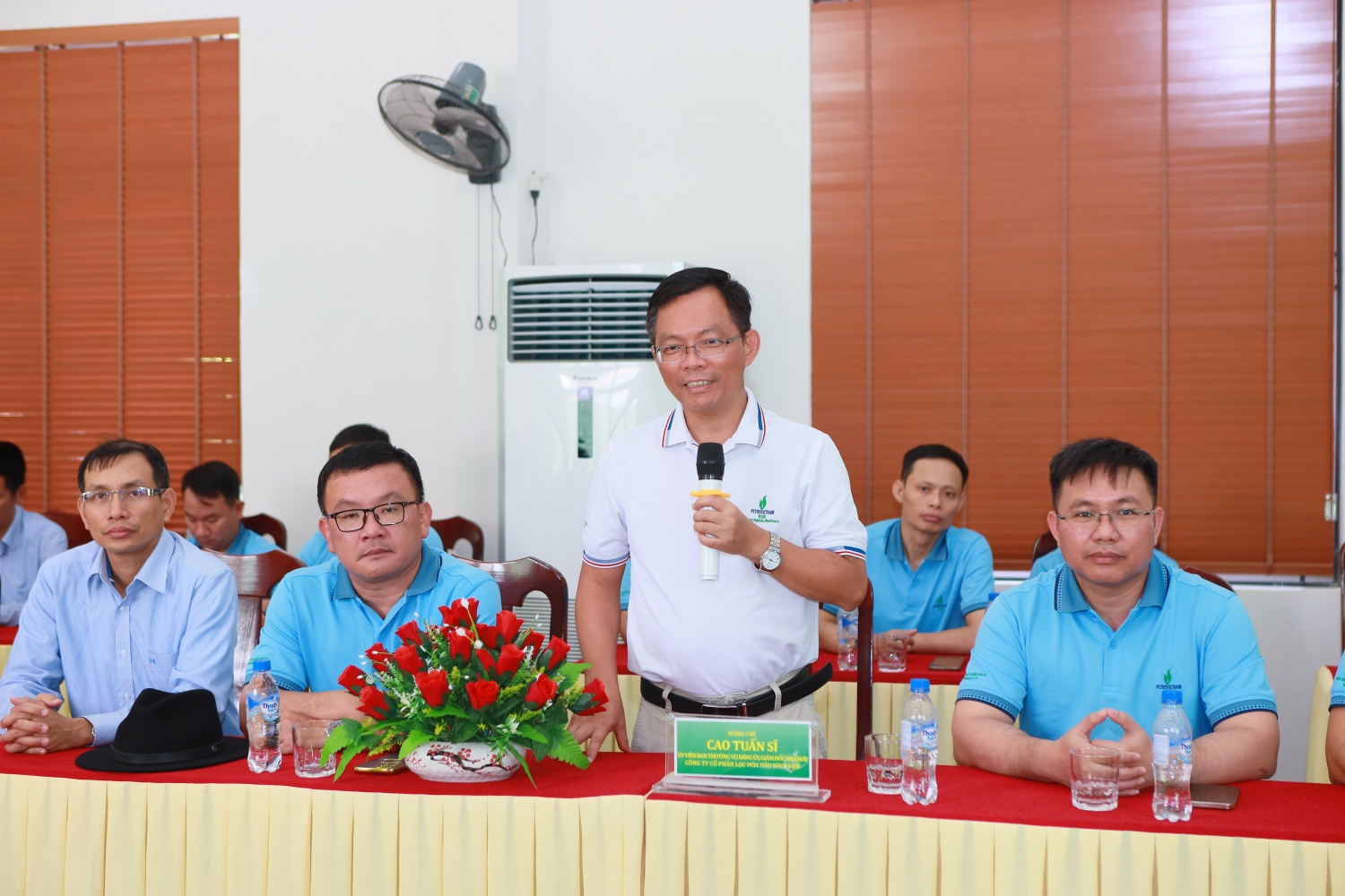 Đưa sinh hoạt chuyên đề gắn với thực tiễn, lan toả giá trị đạo đức cách mạng và phát huy giá trị nghĩa tình, trách nhiệm xã hội của “người thợ lọc dầu”