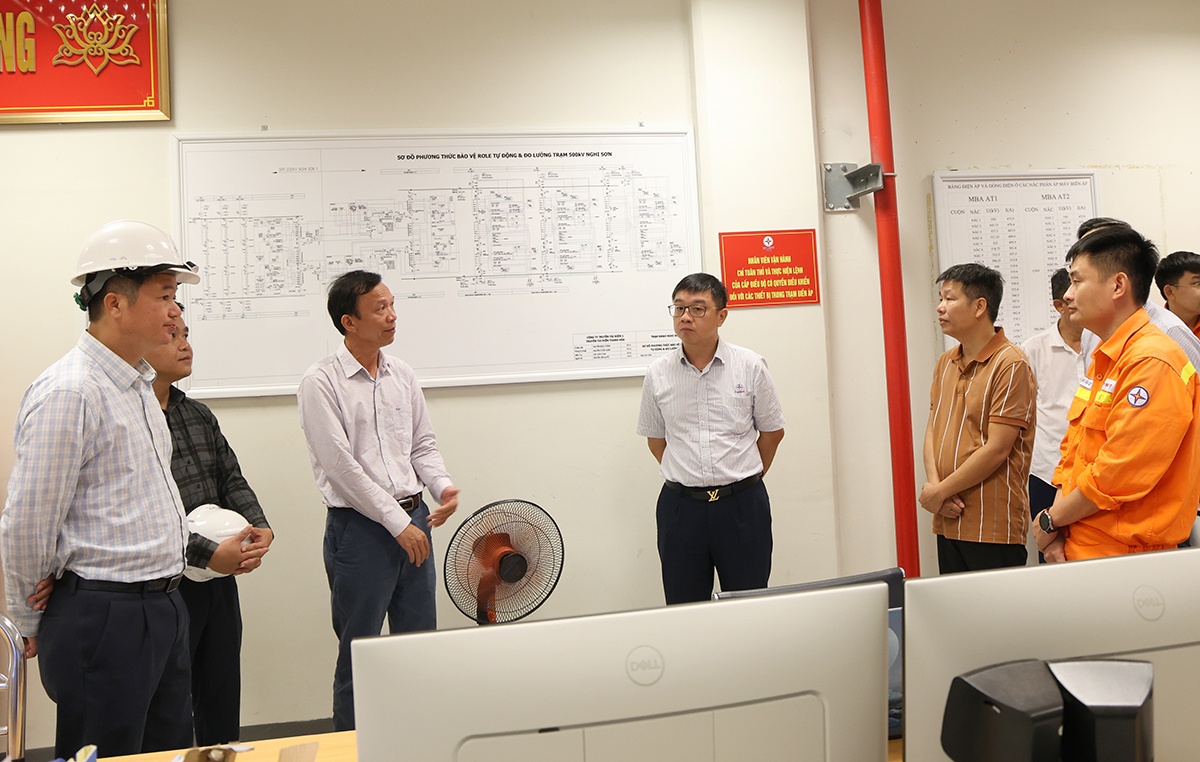Hai đoàn công tác của EVNNPT trực tiếp chỉ huy ứng trực tại vùng tâm bão