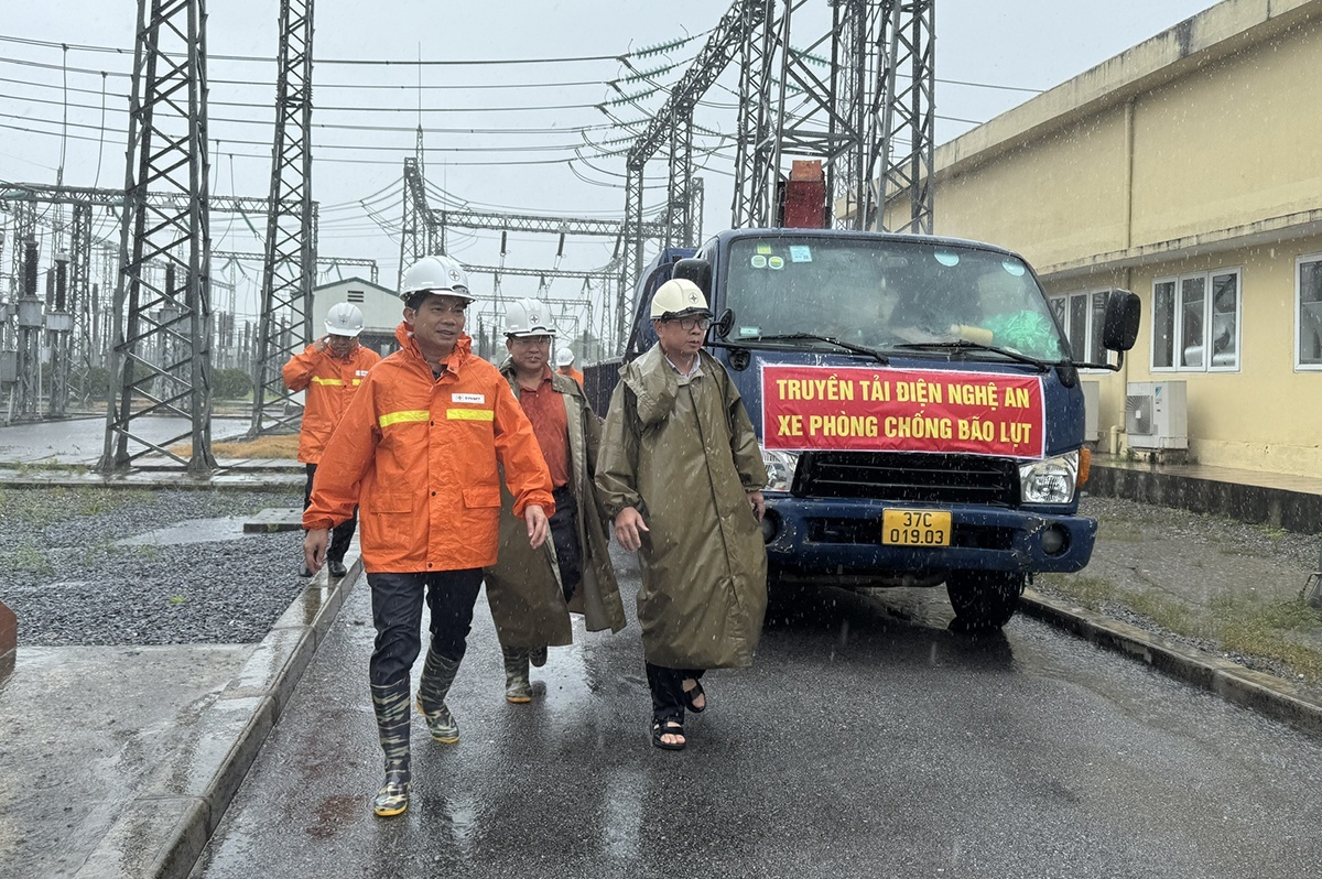 Hai đoàn công tác của EVNNPT trực tiếp chỉ huy ứng trực tại vùng tâm bão