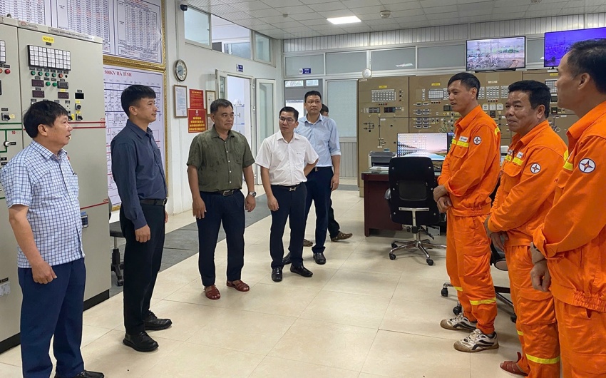 Hai đoàn công tác của EVNNPT trực tiếp chỉ huy ứng trực tại vùng tâm bão