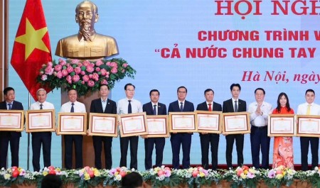 Petrovietnam nhận Bằng khen của Thủ tướng trong phong trào thi đua xóa nhà tạm, nhà dột nát