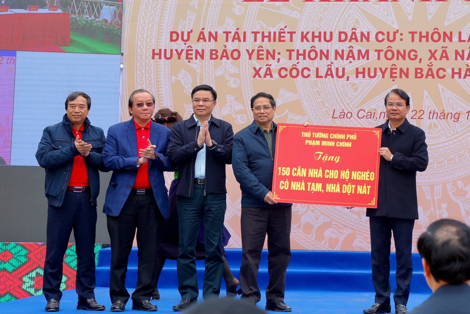 Petrovietnam nhận Bằng khen của Thủ tướng trong phong trào thi đua xóa nhà tạm, nhà dột nát