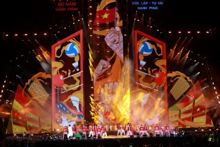 Concert “Việt Nam trong tôi” quyên góp 4,2 tỷ đồng ủng hộ đồng bào miền Trung