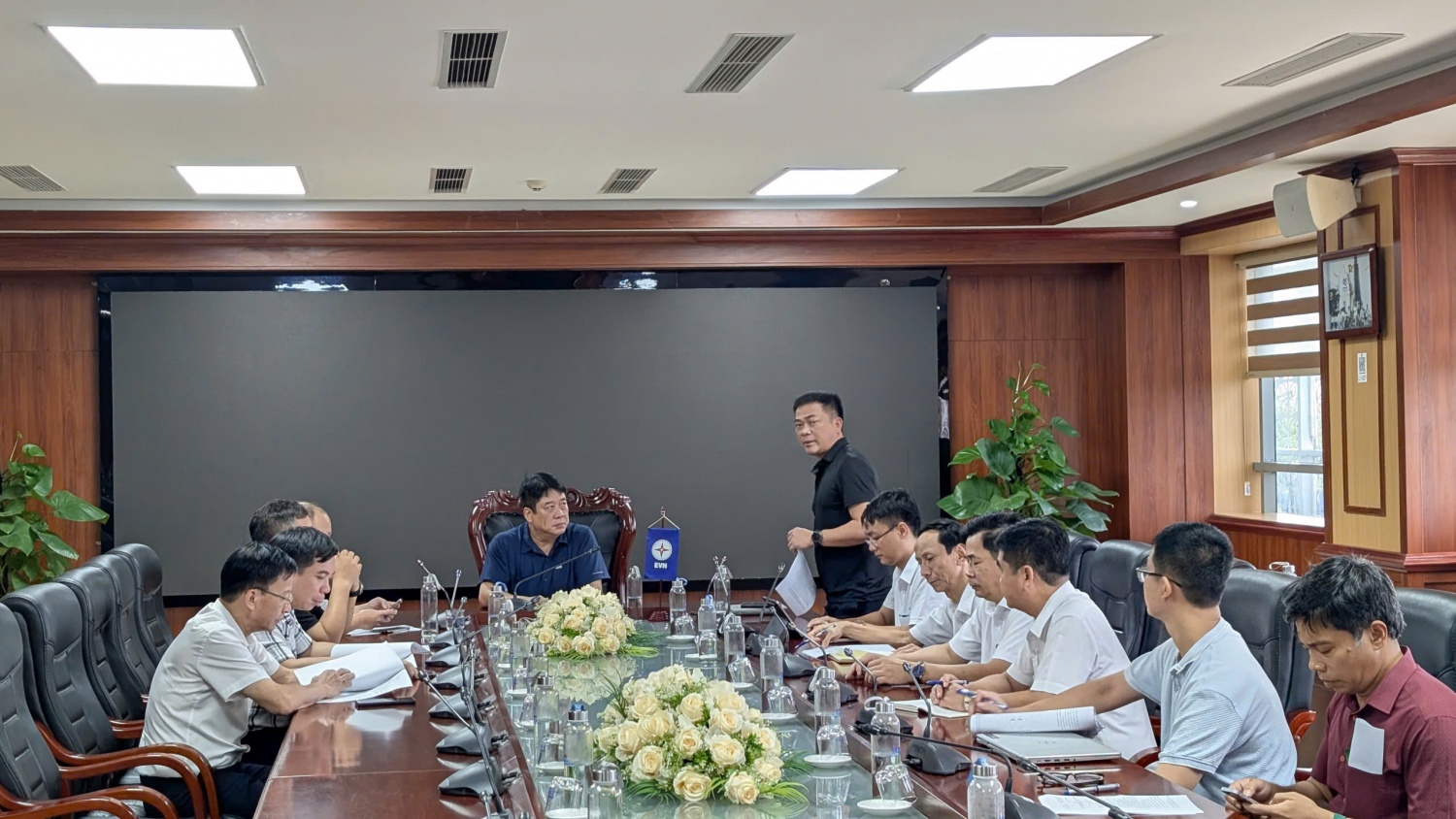 Ngành điện Nghệ An, Hà Tĩnh nỗ lực khắc phục sự cố, sớm cấp điện trở lại sau bão số 5