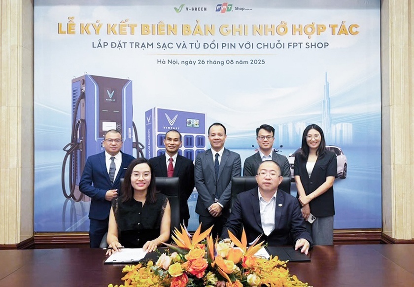 V-Green và FPT Retail hợp tác triển khai hàng nghìn điểm sạc ô tô điện và đổi pin xe máy điện V-Green và FPT Retail hợp tác triển khai hàng nghìn điểm sạc ô tô điện và đổi pin xe máy điện