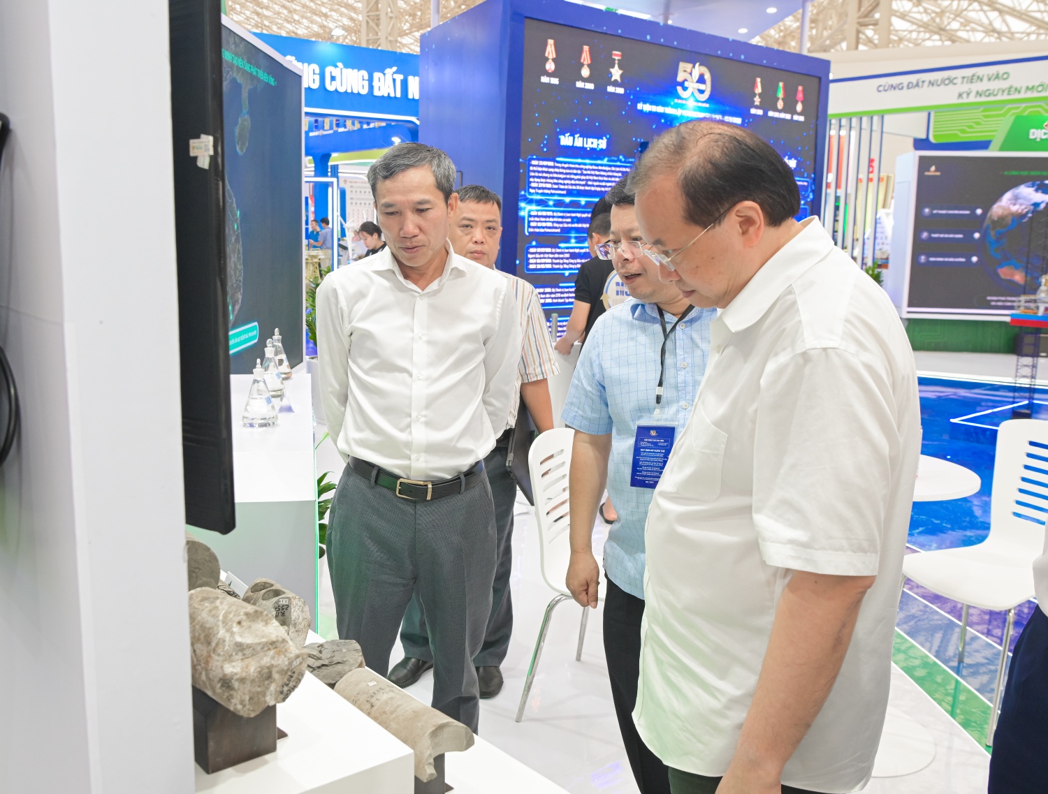 Chùm ảnh: Gian trưng bày ấn tượng của Petrovietnam tại Triển lãm thành tựu đất nước 2025