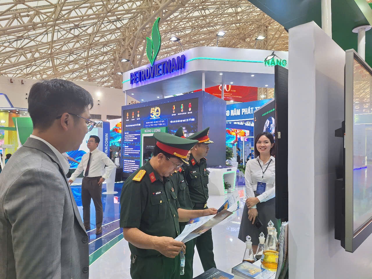 [Chùm ảnh] Gian trưng bày ấn tượng của Petrovietnam tại Triển lãm Thành tựu đất nước