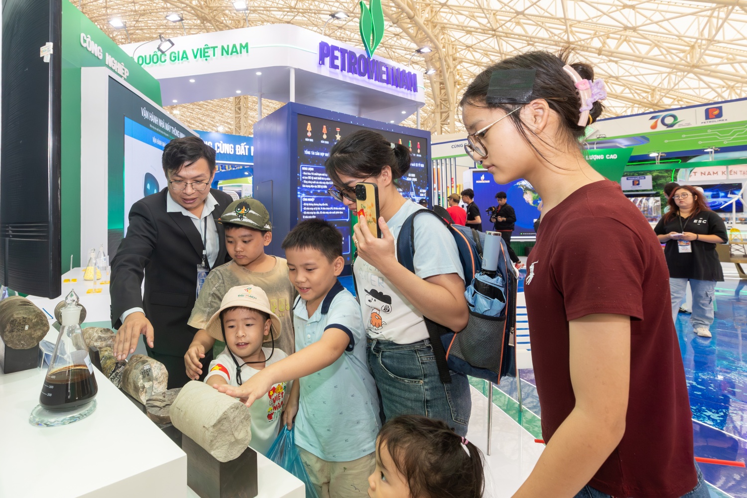 Petrovietnam tại Triển lãm Thành tựu đất nước: Niềm tự hào Hành trình 