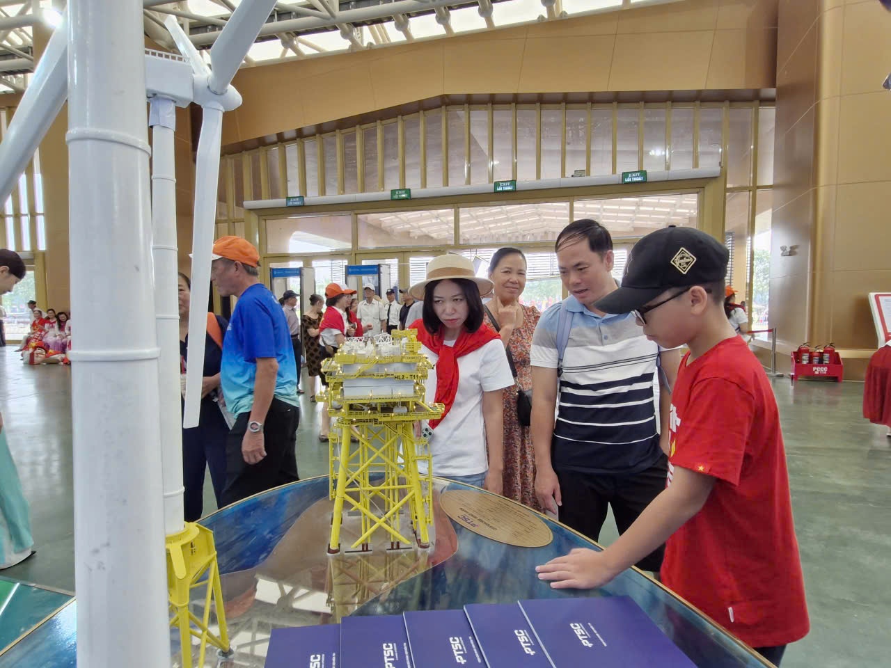 Petrovietnam tại Triển lãm Thành tựu đất nước: Niềm tự hào Hành trình 