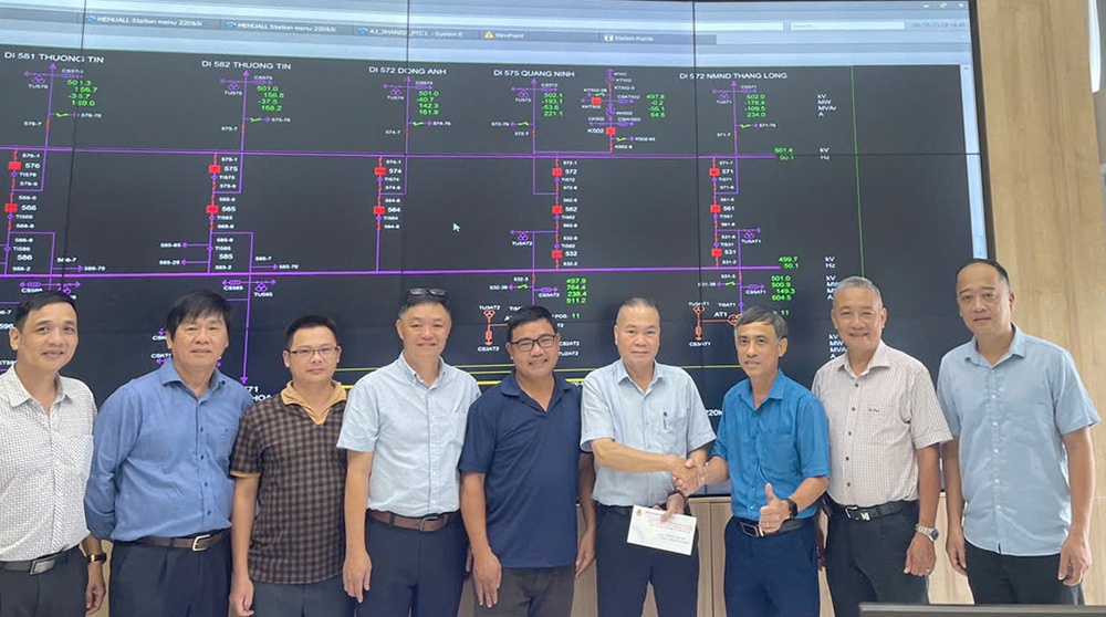 Công đoàn EVNNPT thăm hỏi, động viên người lao động trực đảm bảo cung cấp điện cho Đại lễ Quốc khánh 2/9