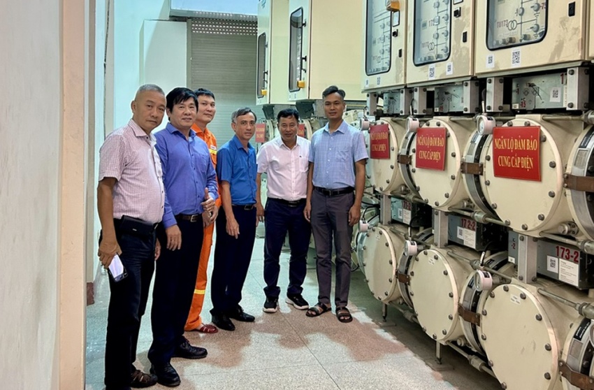 Công đoàn EVNNPT động viên người lao động trực cấp điện dịp Quốc khánh 2/9