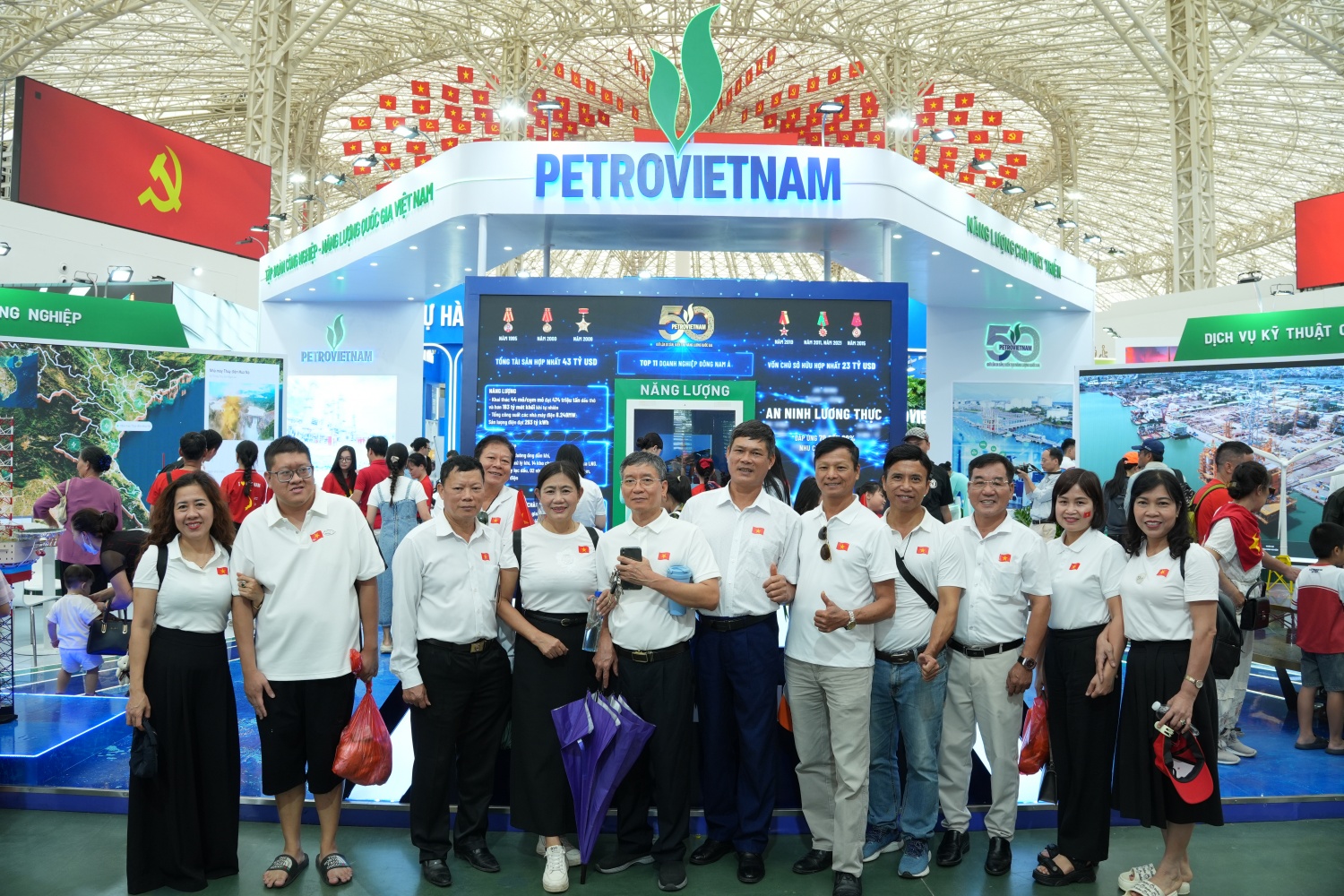 Đi "trẩy hội non sông"