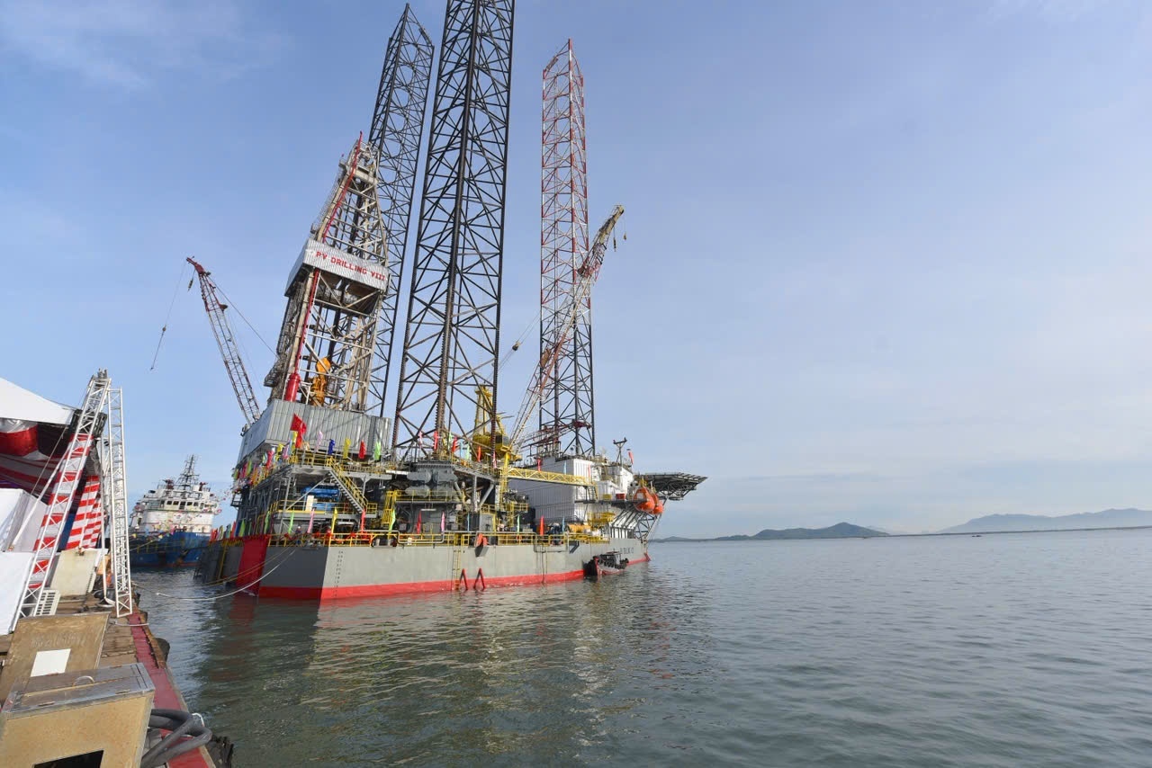 Sự phát triển mạnh mẽ của lĩnh vực dịch vụ dầu khí là một trong những thành tựu rất đáng tự hào của Petrovietnam - Ảnh: Giàn khoan nước sâu PV DRILLING V hoạt động tại thị trường Brunei